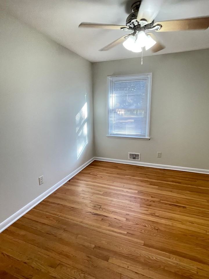 12208 East 53rd Street - Photo 4 of 14