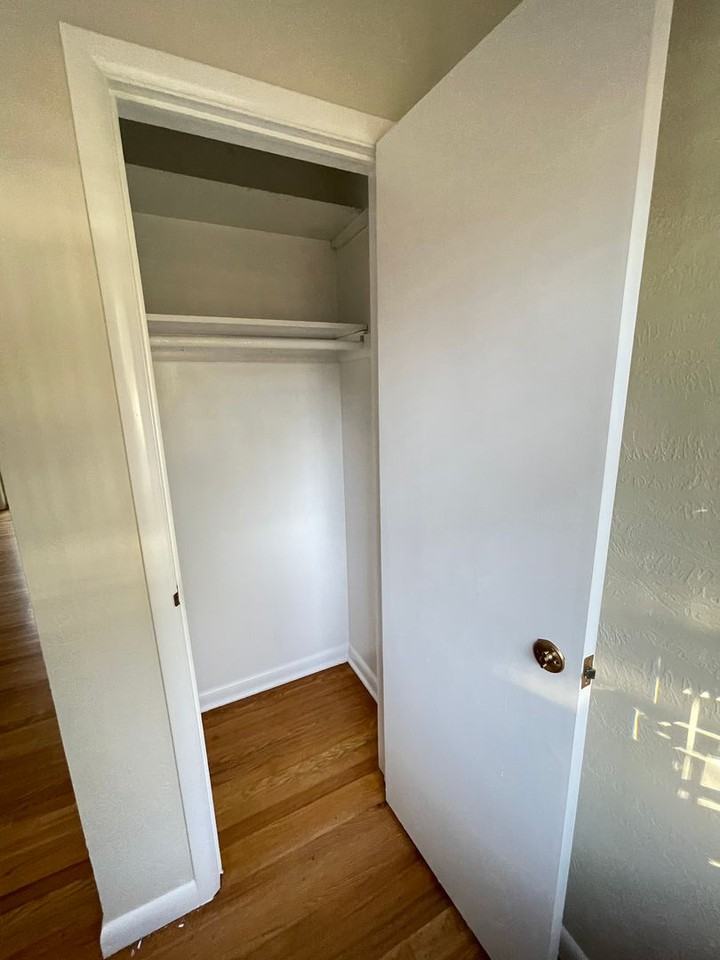 12208 East 53rd Street - Photo 5 of 14