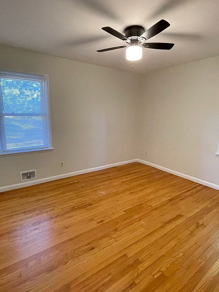 12208 East 53rd Street - Photo 7 of 14