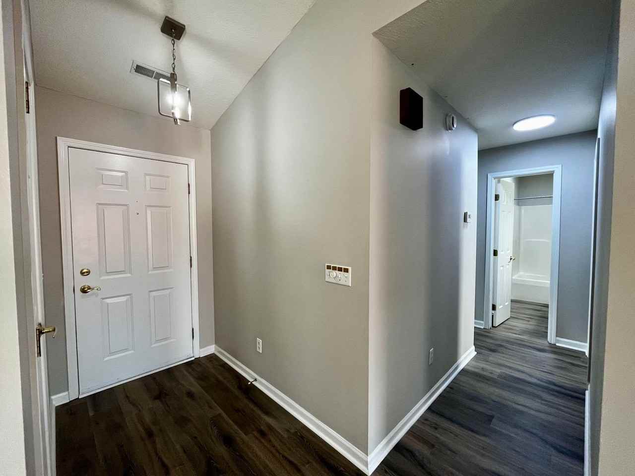 7717 Frontier Ave - Photo 3 of 34