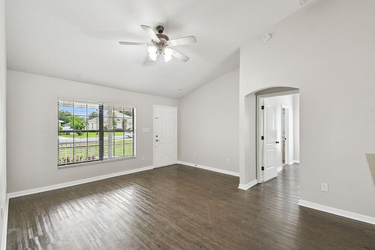 209 Goldie St - Photo 3 of 16
