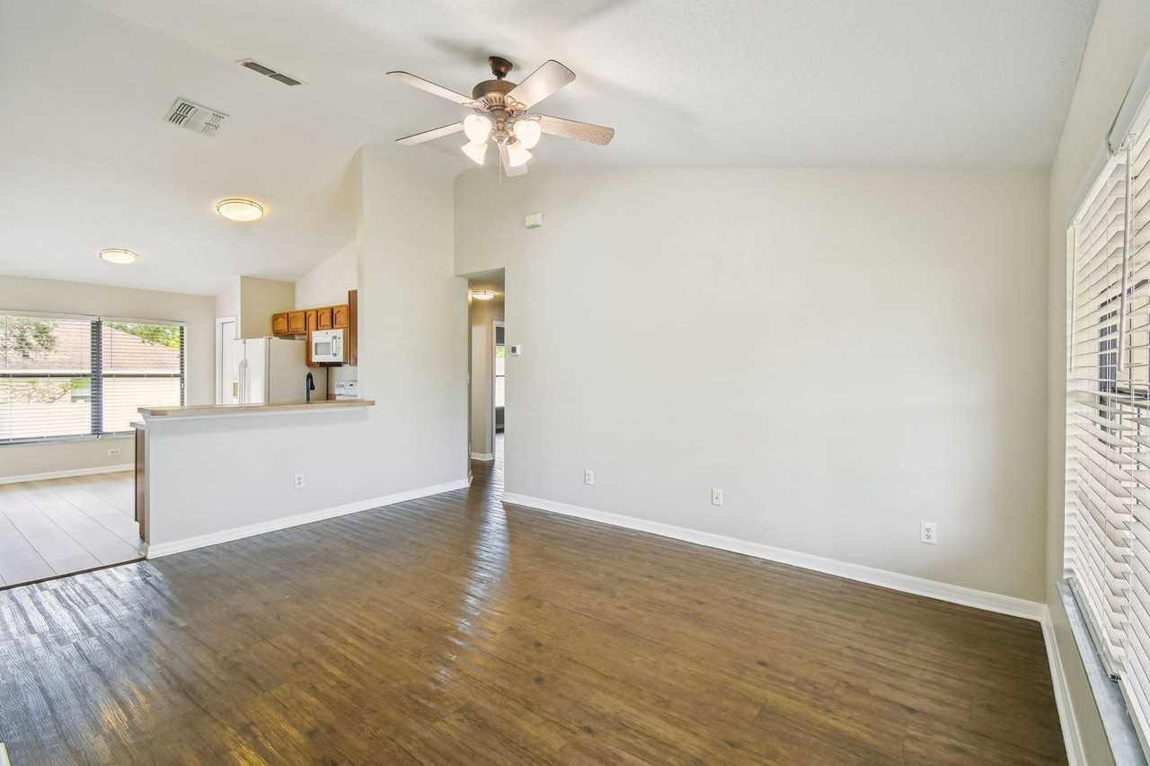209 Goldie St - Photo 4 of 16