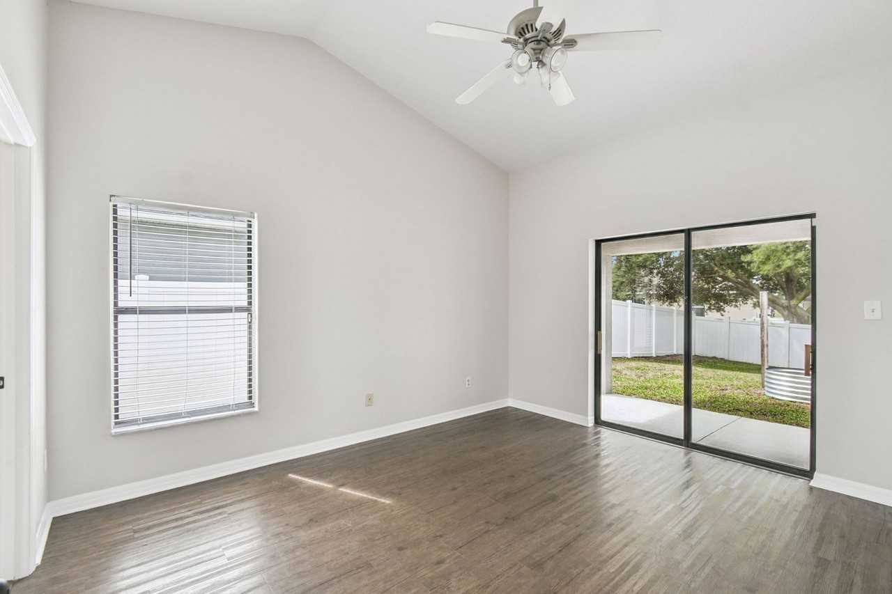 209 Goldie St - Photo 6 of 16
