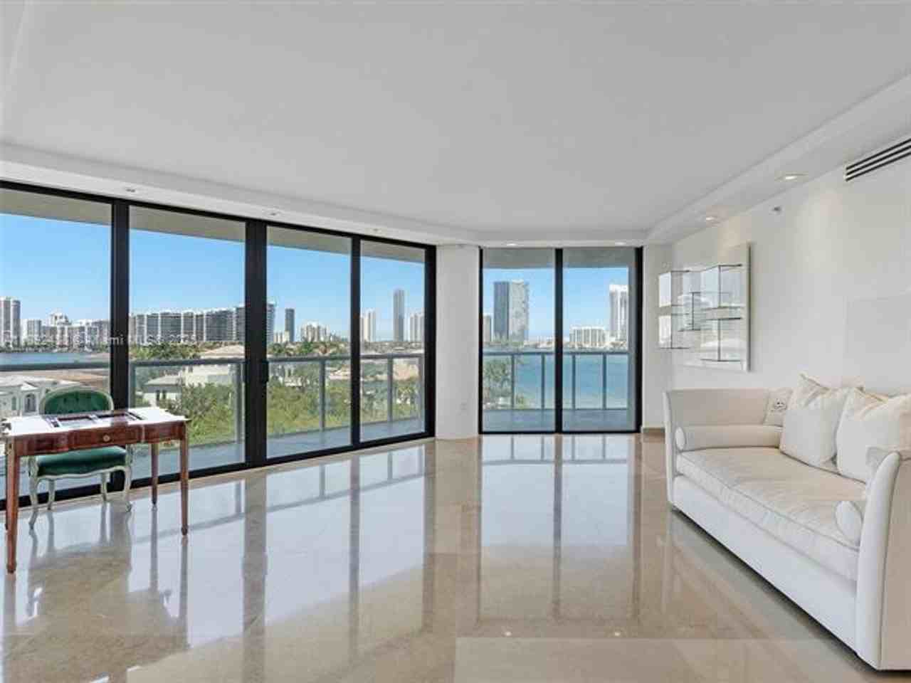 4000 Island Blvd #606 - Photo 7 of 36