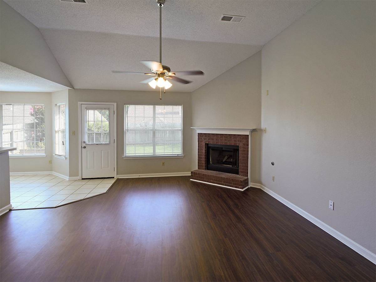 6946 Naples Drive - Photo 3 of 14