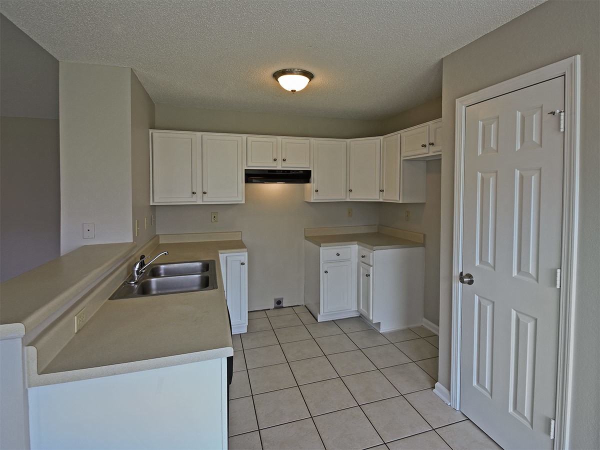 6946 Naples Drive - Photo 4 of 14