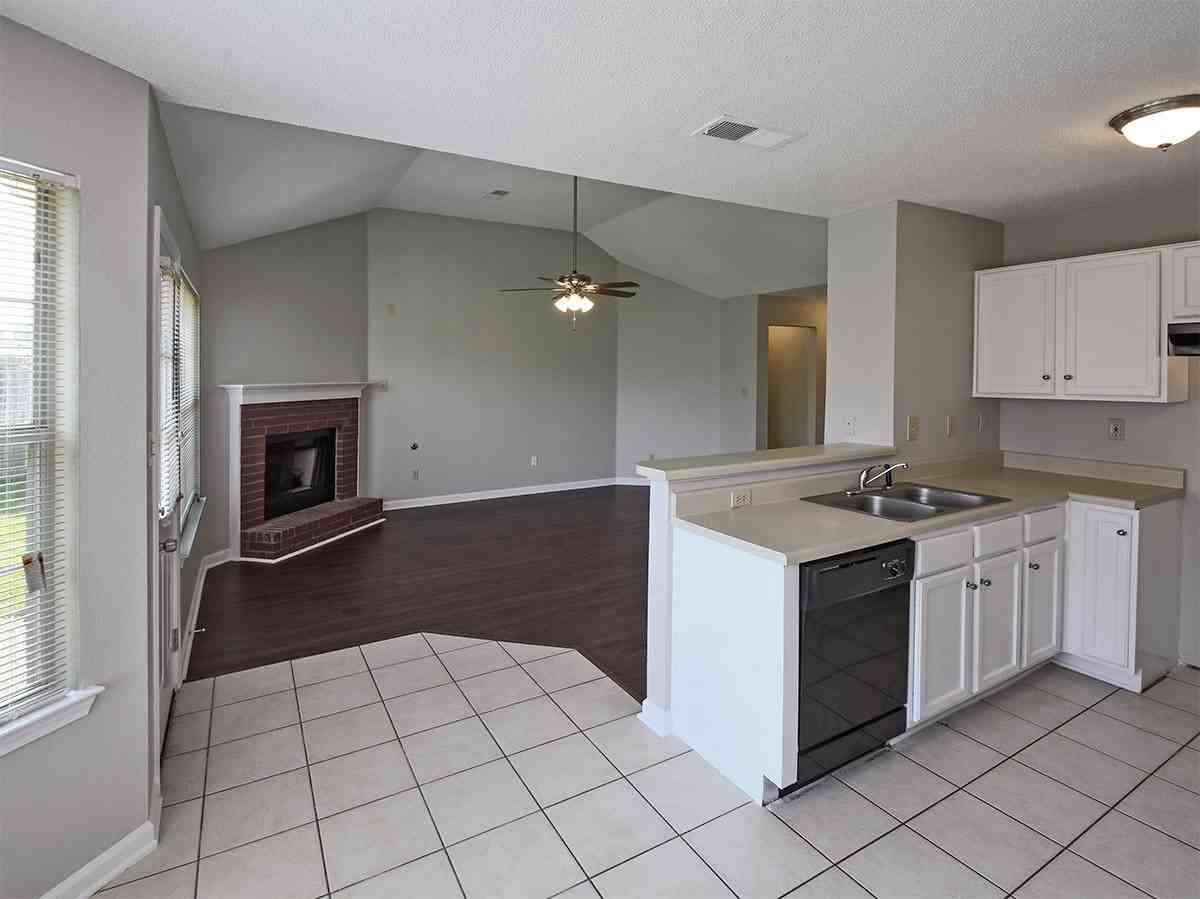 6946 Naples Drive - Photo 5 of 14