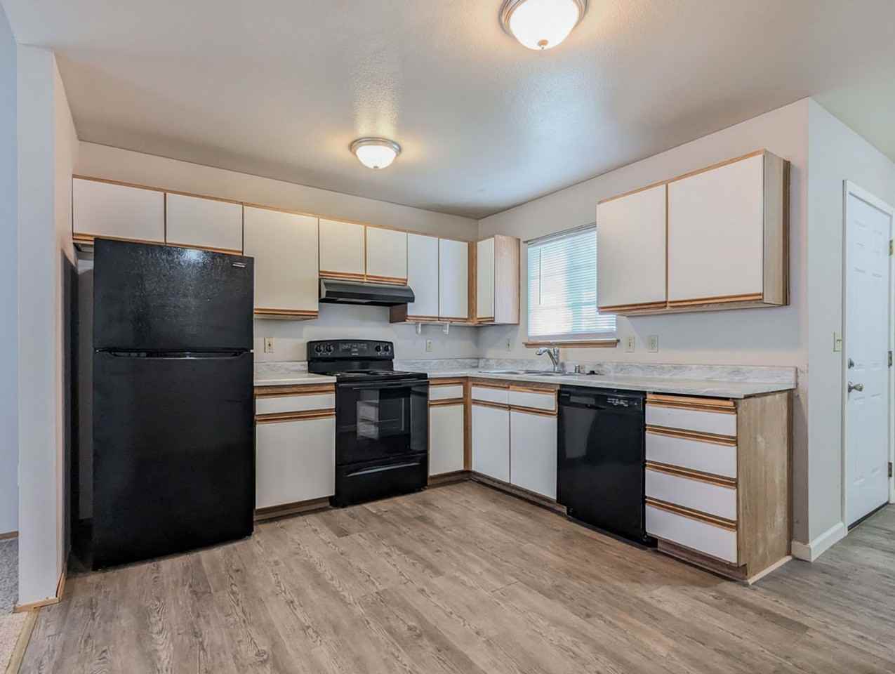 16626 40th Ave Ne - Photo 2 of 14