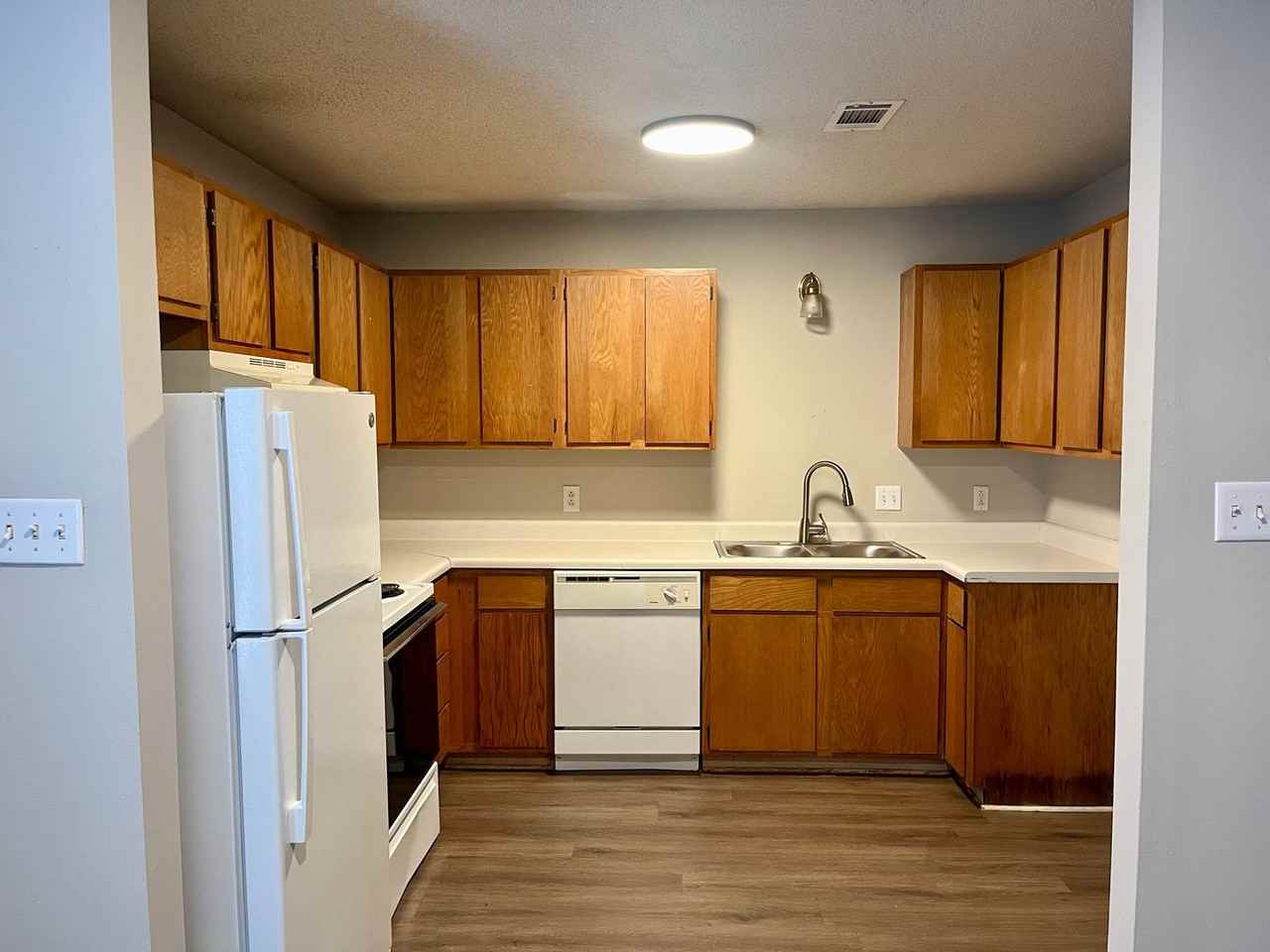 Lake Hills Townhouses - Photo 3 of 6