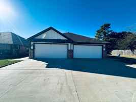 featured image of 10924 Nw 119th St