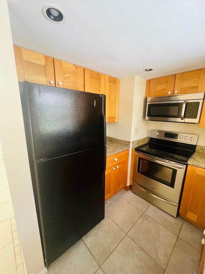 2229 Goldenrod St - Photo 5 of 17