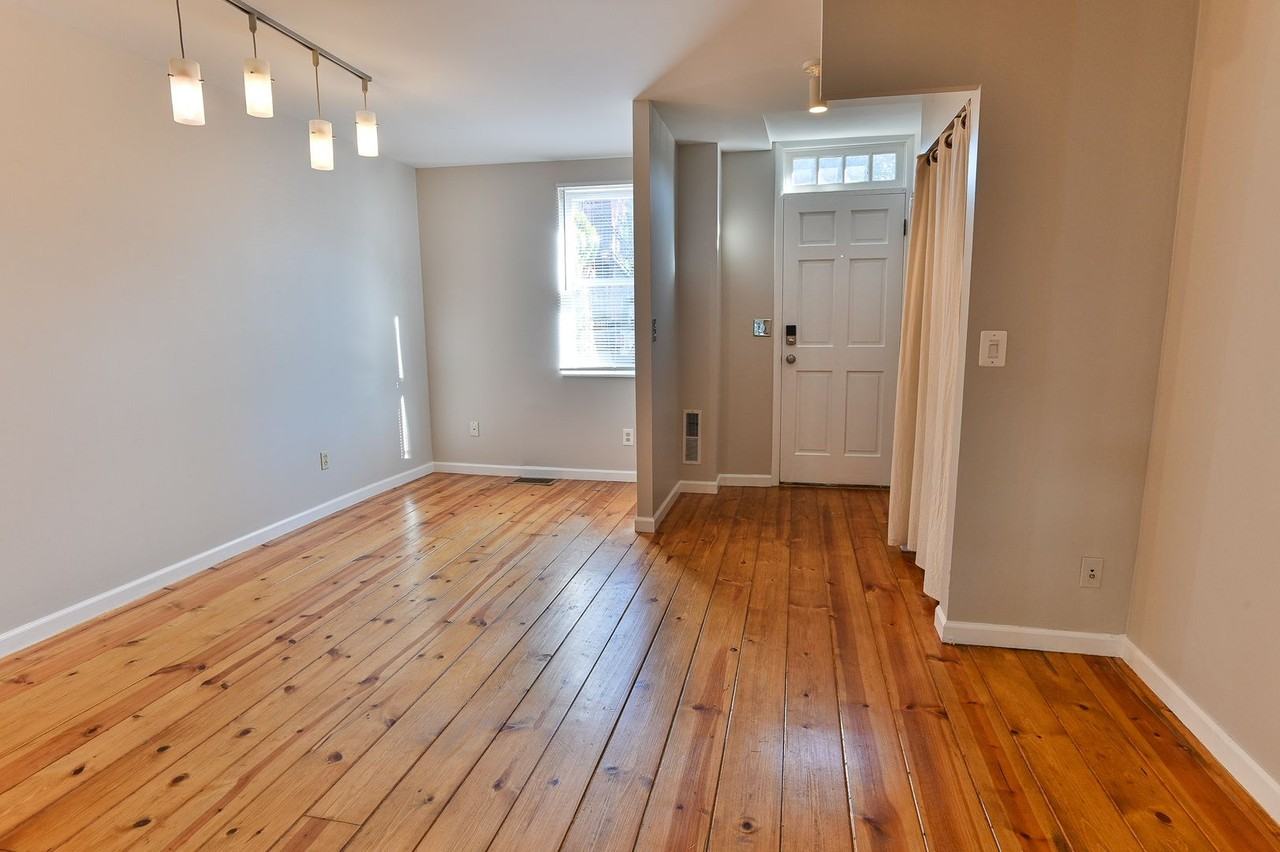 1334 Penn St - Photo 6 of 33