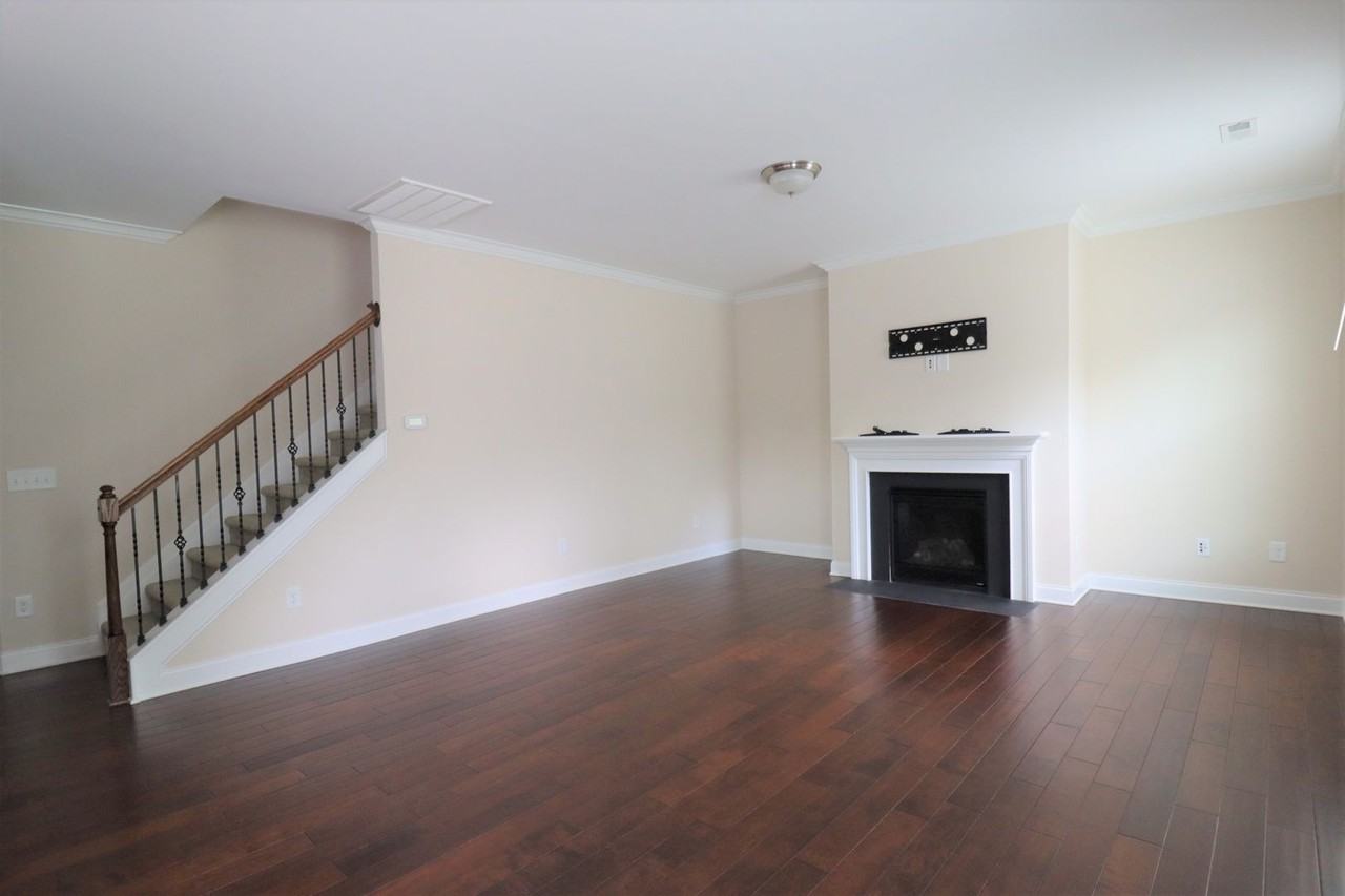 2042 Sinclair Trce - Photo 2 of 13