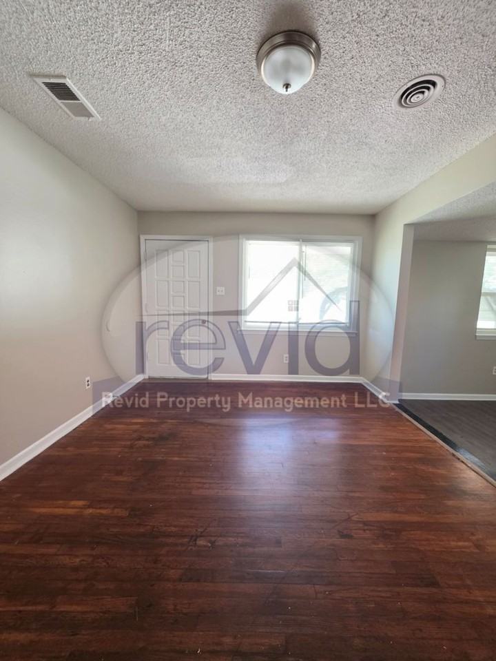 3906 Hammett Drive - Photo 3 of 27
