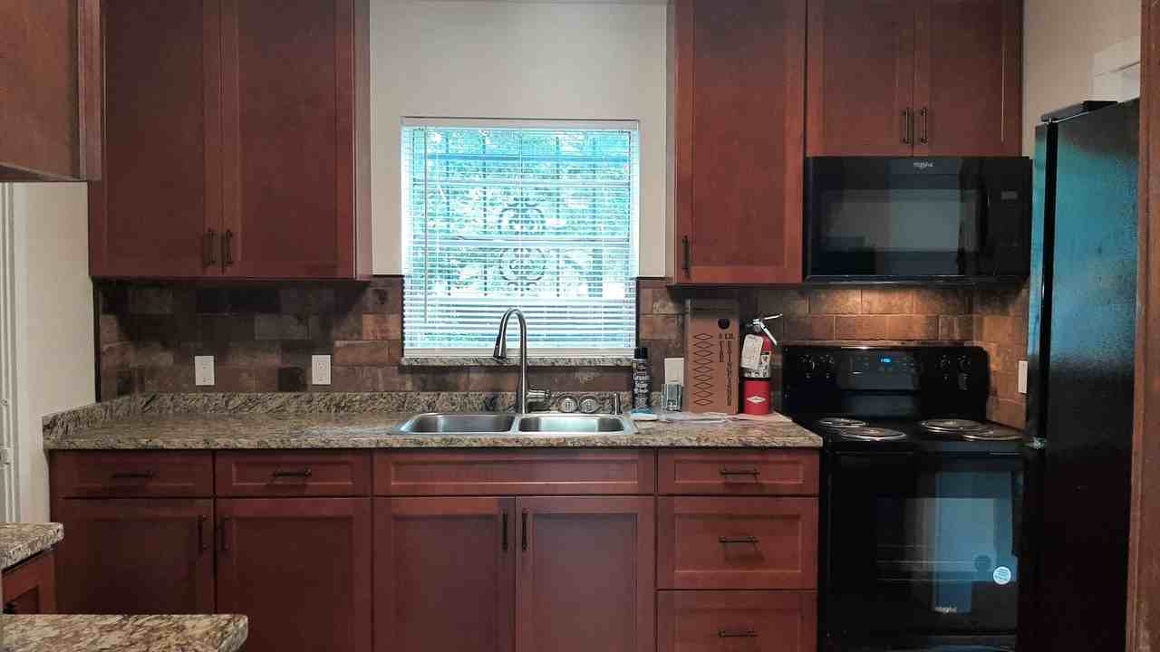 3801 Nw 6th St - Photo 3 of 22