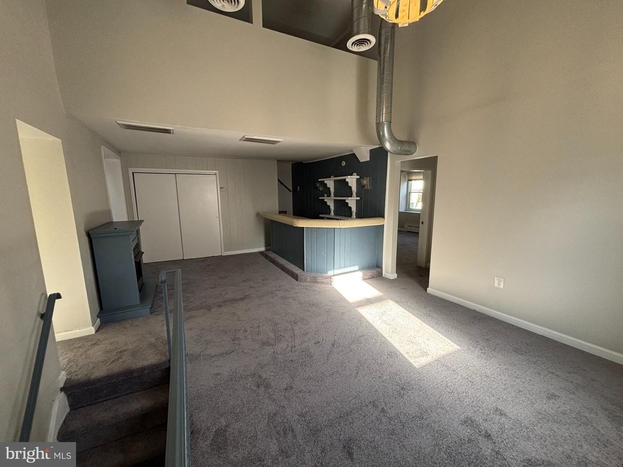 112 Grape St - Photo 4 of 30