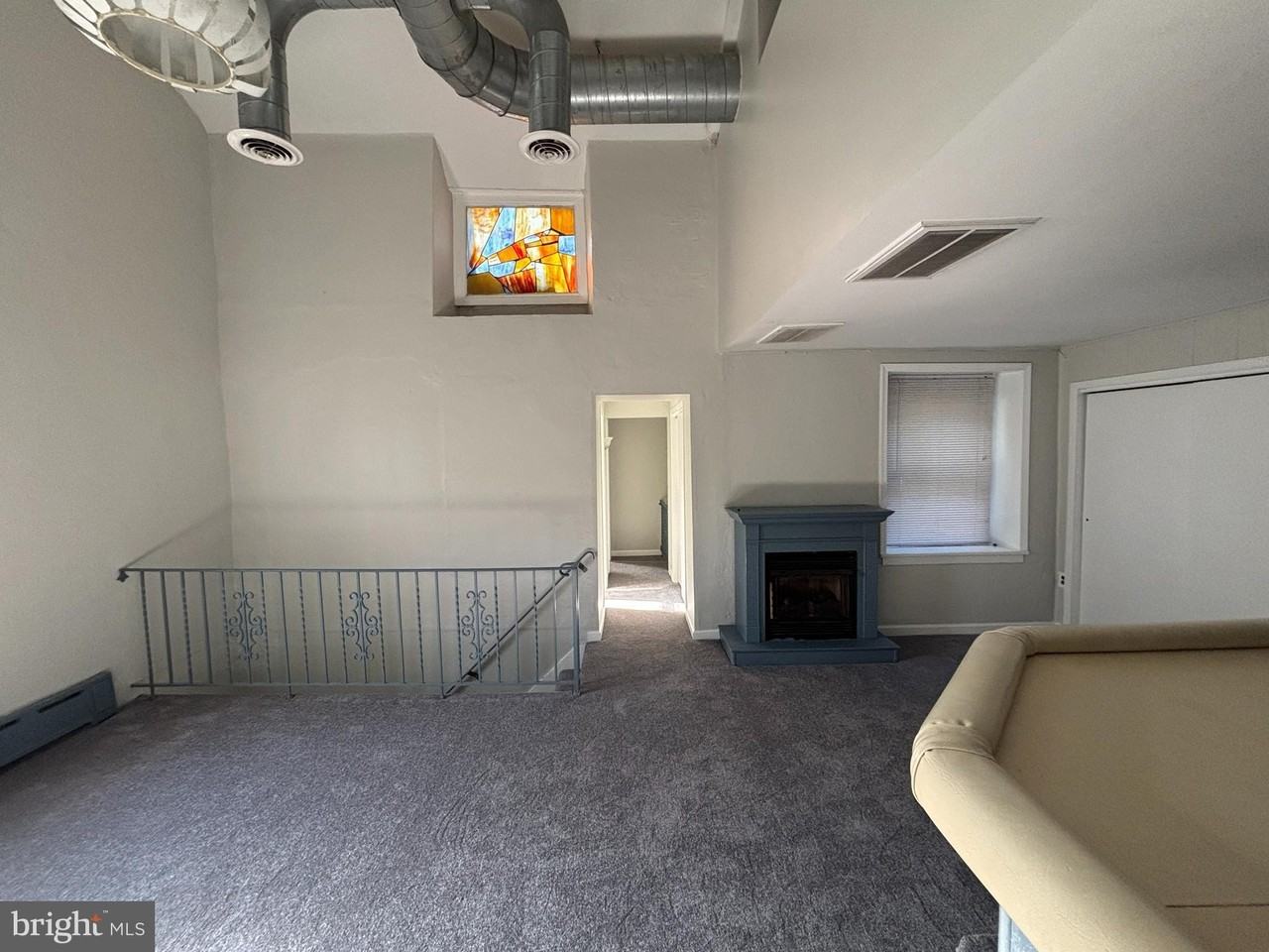 112 Grape St - Photo 3 of 30