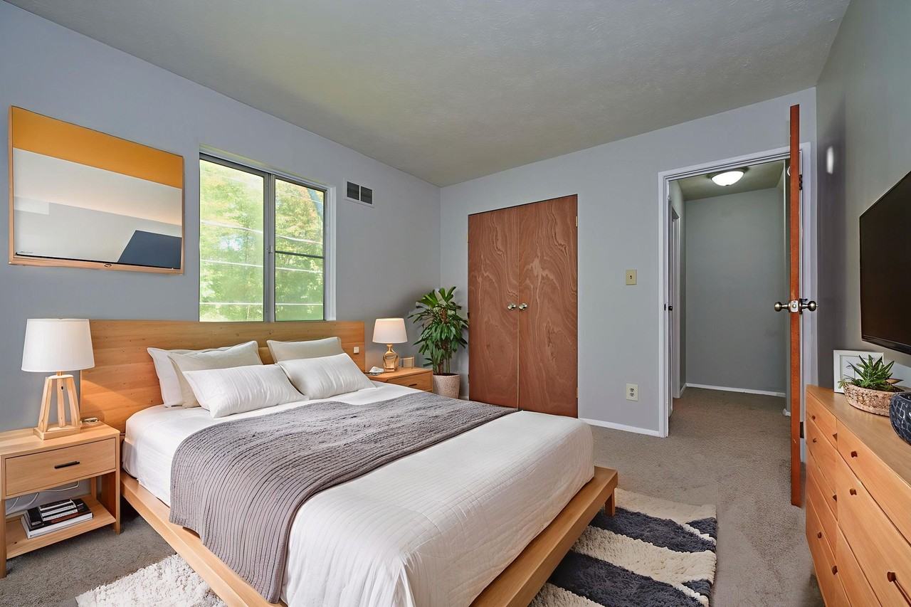 Georgetown Apartments & Townhomes - Photo 4 of 38