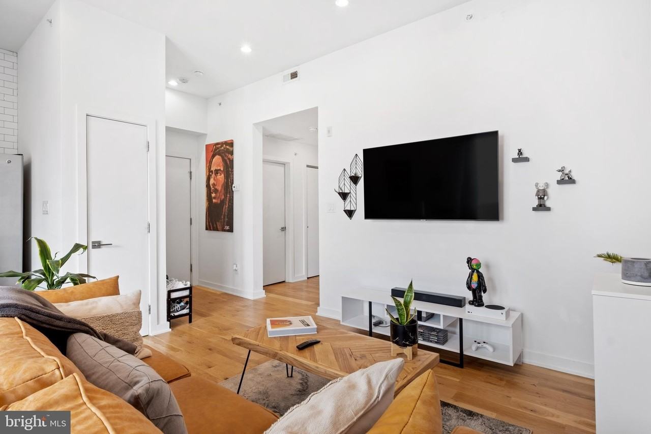 1617 Hope Street #3B - Photo 3 of 34