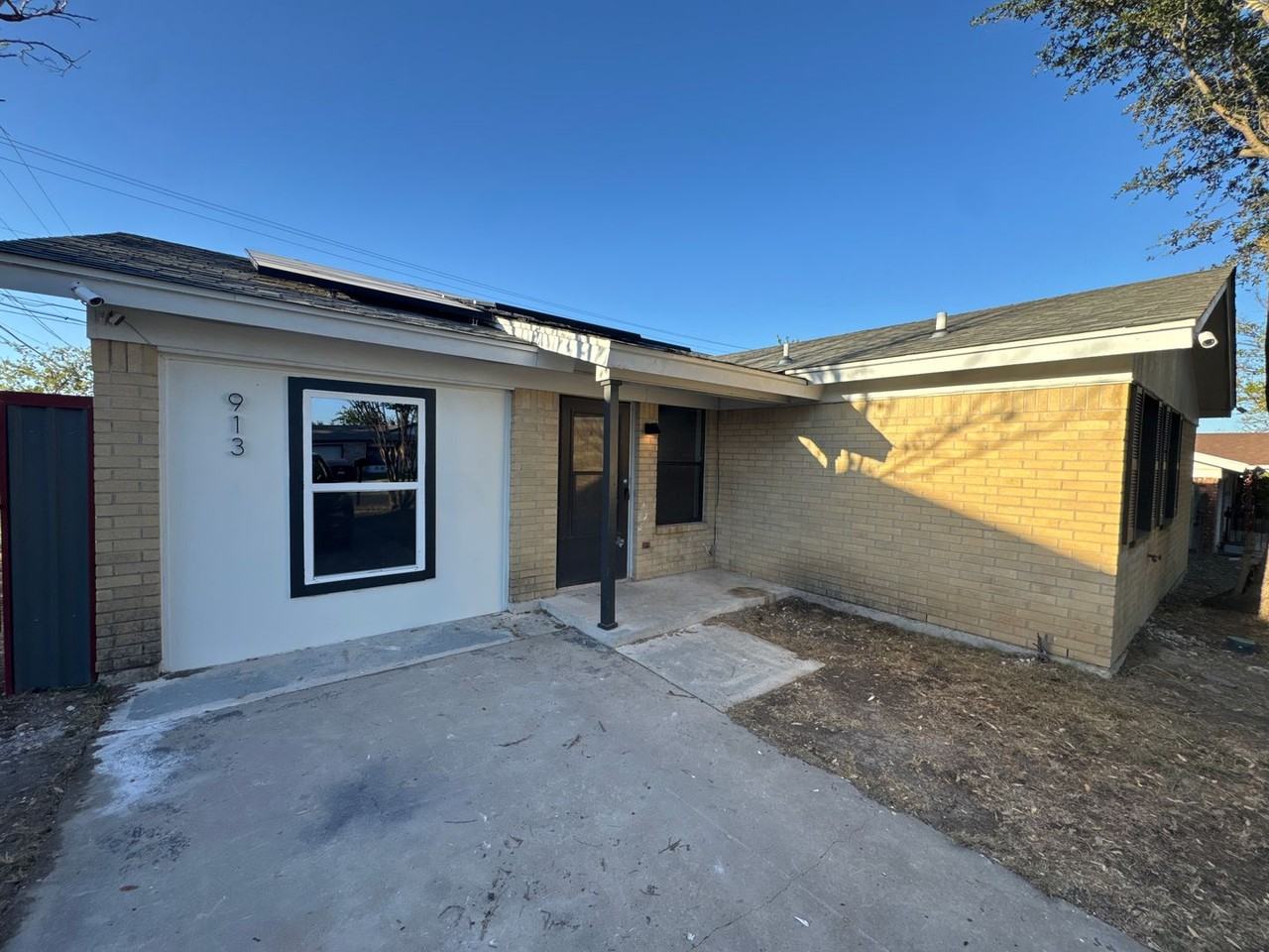 913 N 19th St - Photo 2 of 15