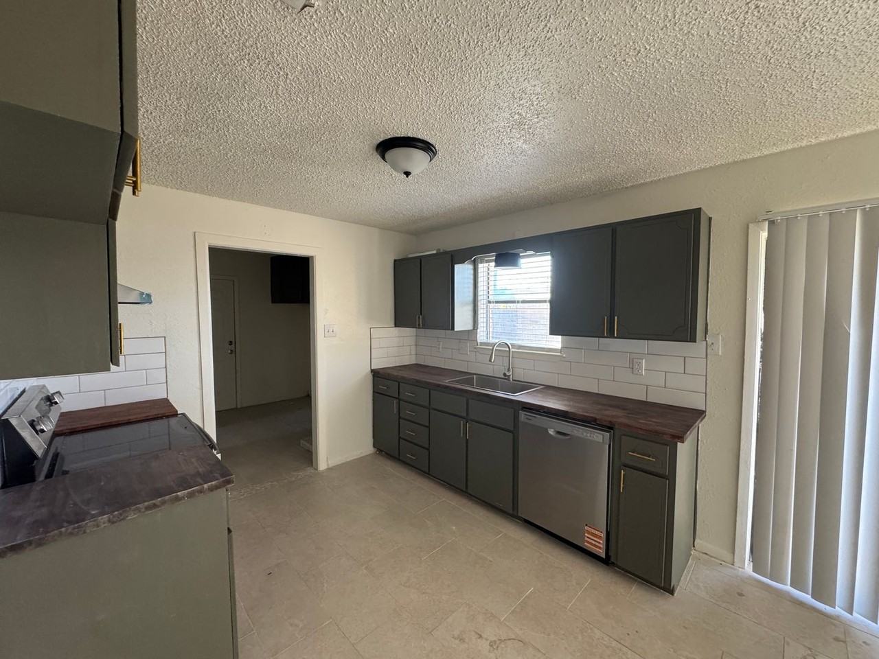 913 N 19th St - Photo 4 of 15