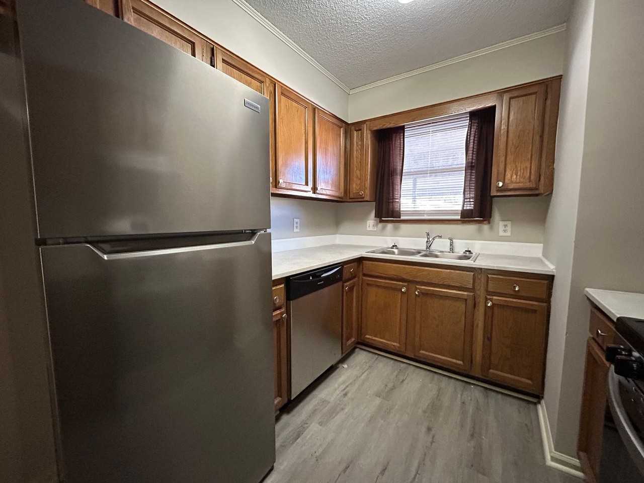 802 Timberline Drive Southeast - Photo 3 of 9