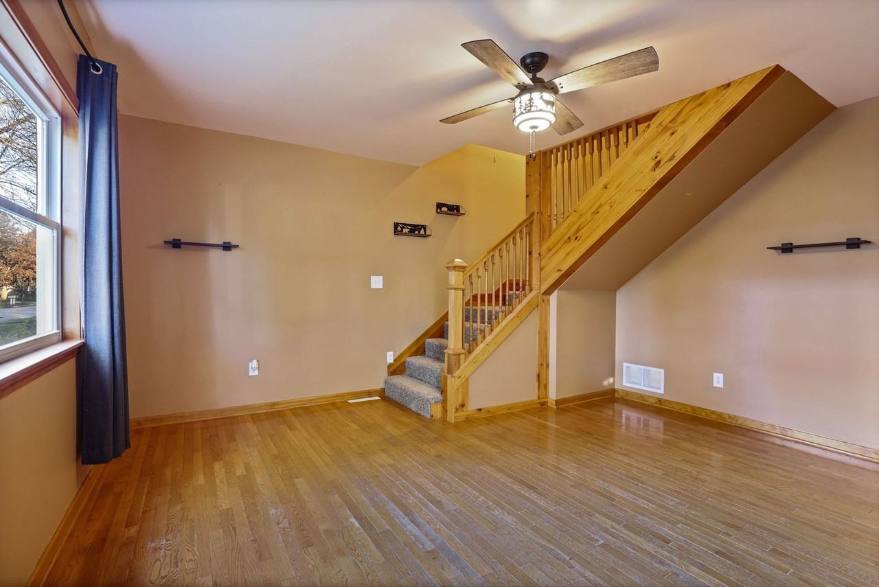 111 Grant St - Photo 3 of 13