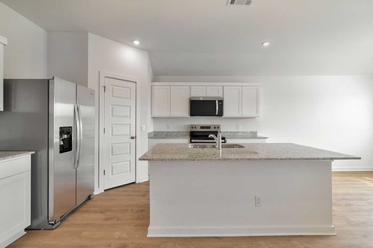 940 Rentley St - Photo 5 of 24