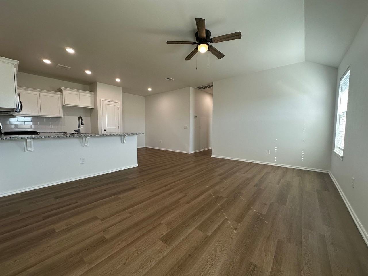 11500 Mackenzie Way - Photo 4 of 33