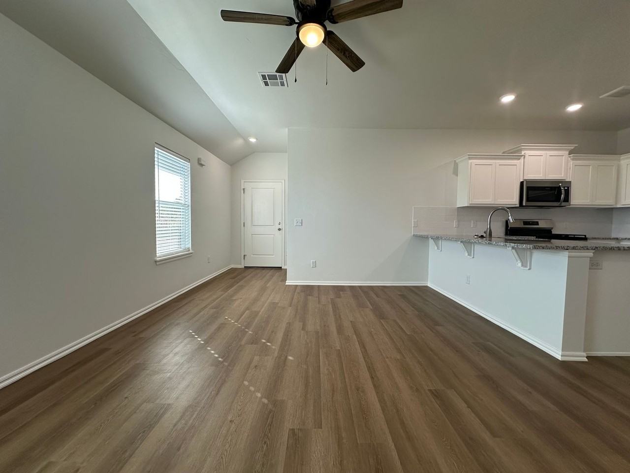 11500 Mackenzie Way - Photo 5 of 33