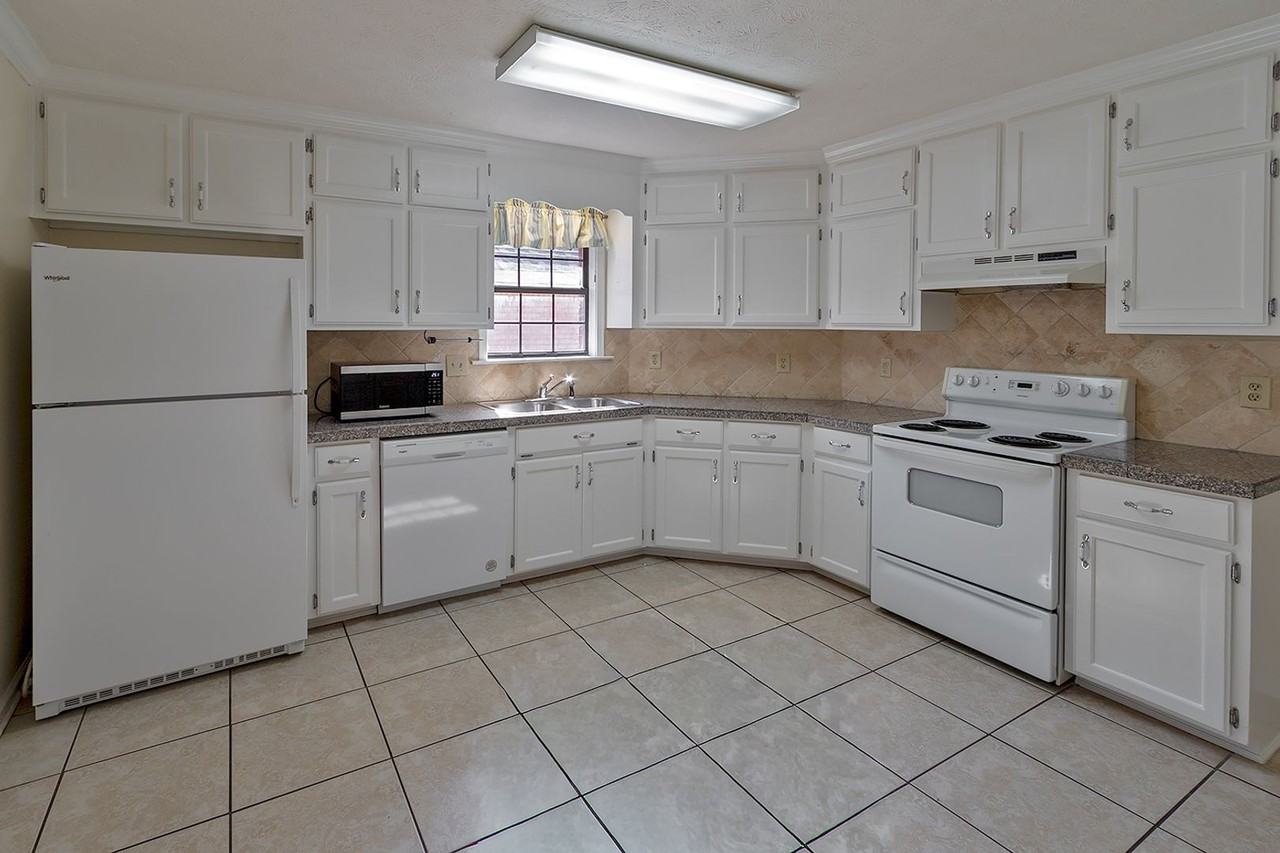 616 Sheila Blvd - Photo 7 of 18