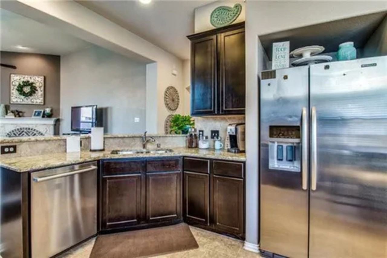 1720 Rosson Rd - Photo 2 of 21