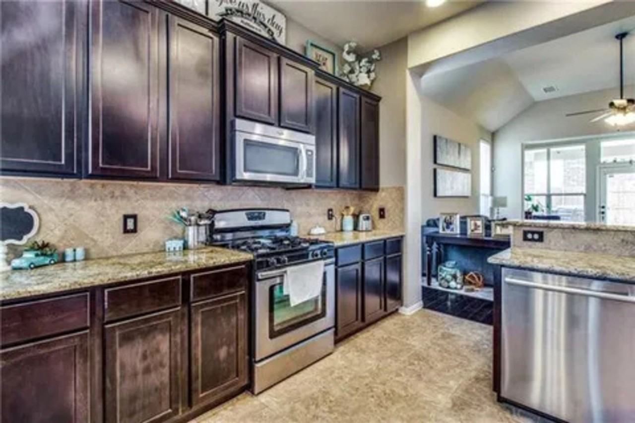 1720 Rosson Rd - Photo 3 of 21