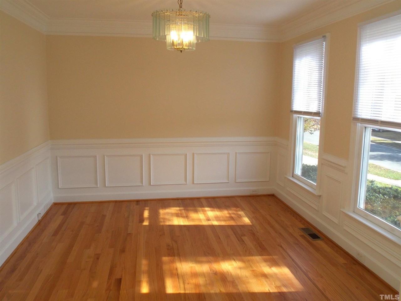 1905 Castleburg Drive - Photo 4 of 39