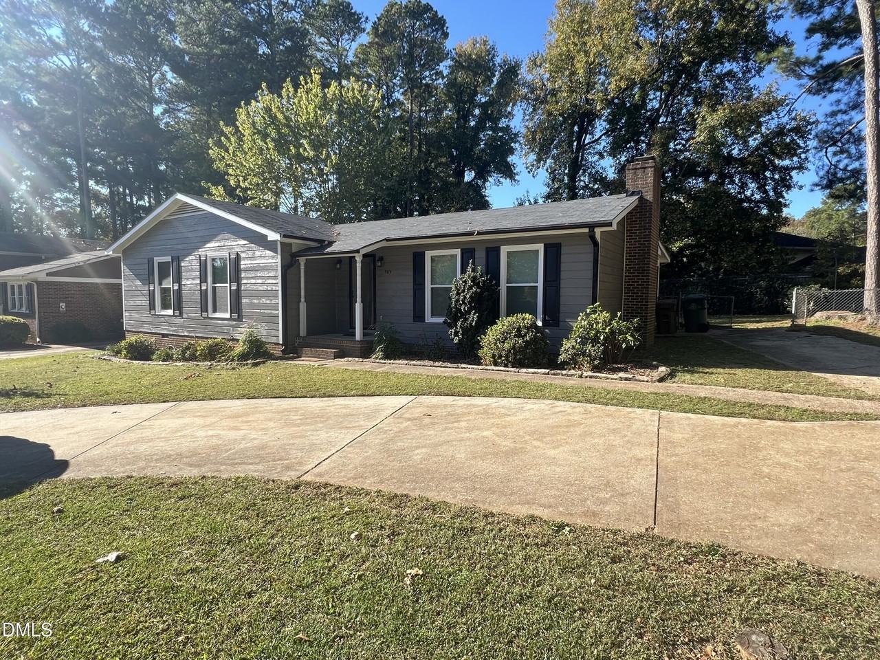 909 Southwest Maynard Road - Photo 2 of 33