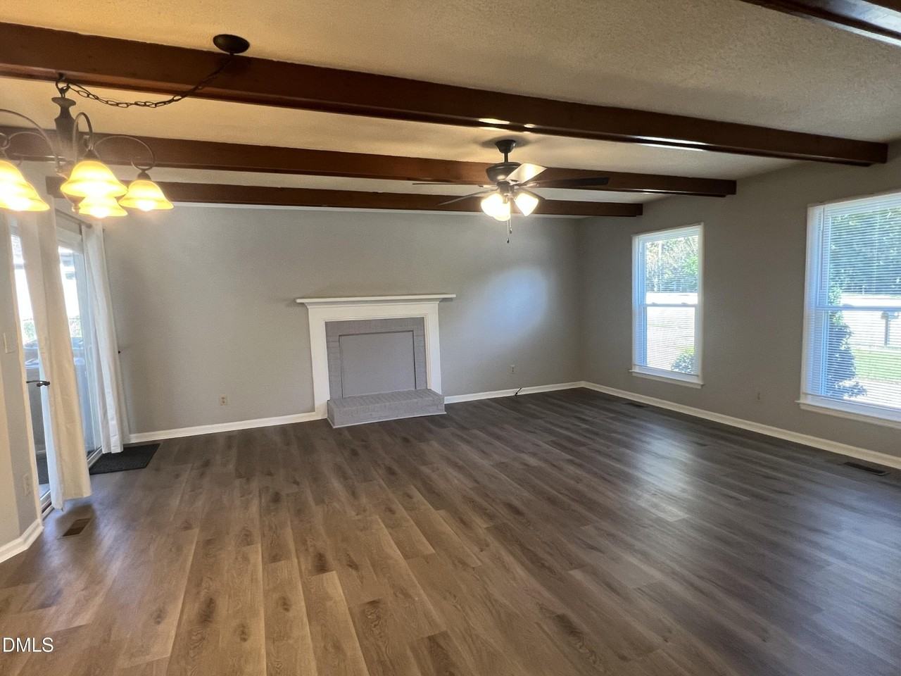 909 Southwest Maynard Road - Photo 5 of 33