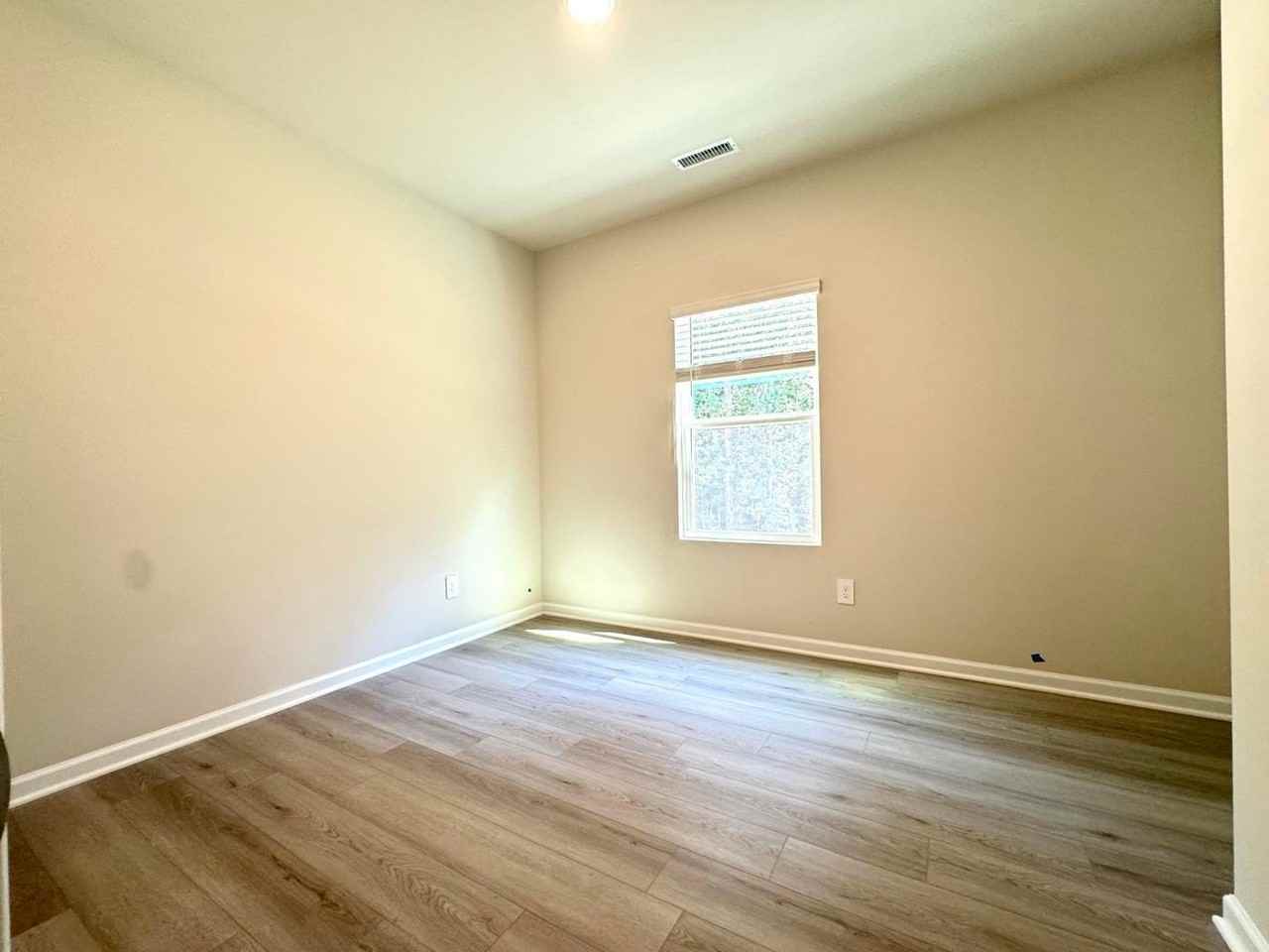 433 Squirrel Oaks Ln - Photo 5 of 16