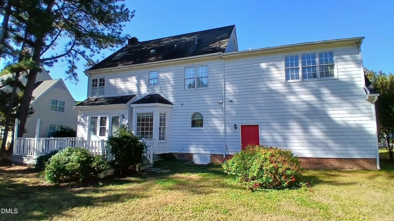 1817 Thorpshire Dr - Photo 3 of 36