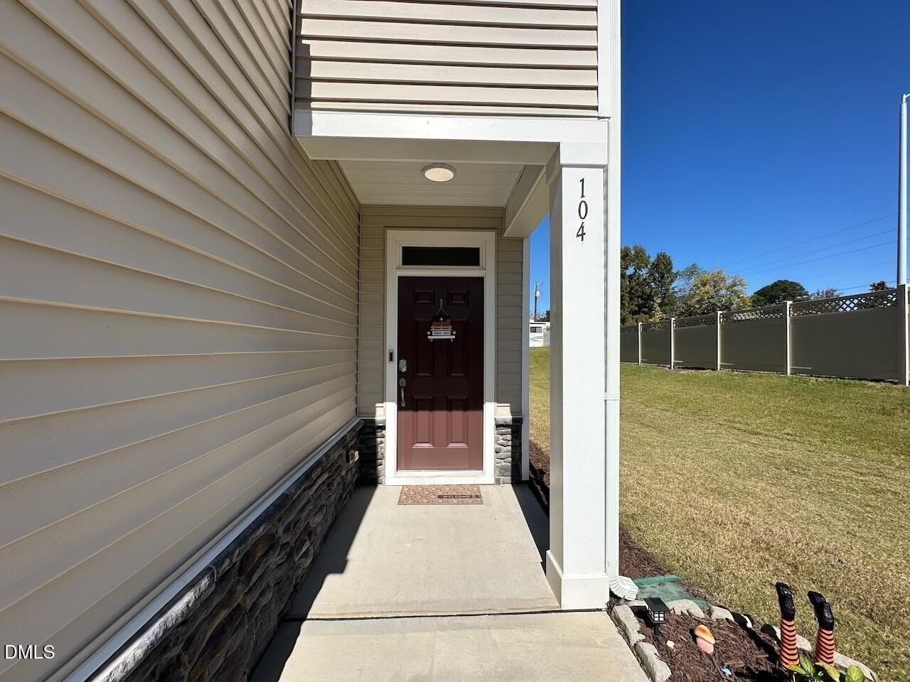 104 Tumbling Rock Way - Photo 4 of 27