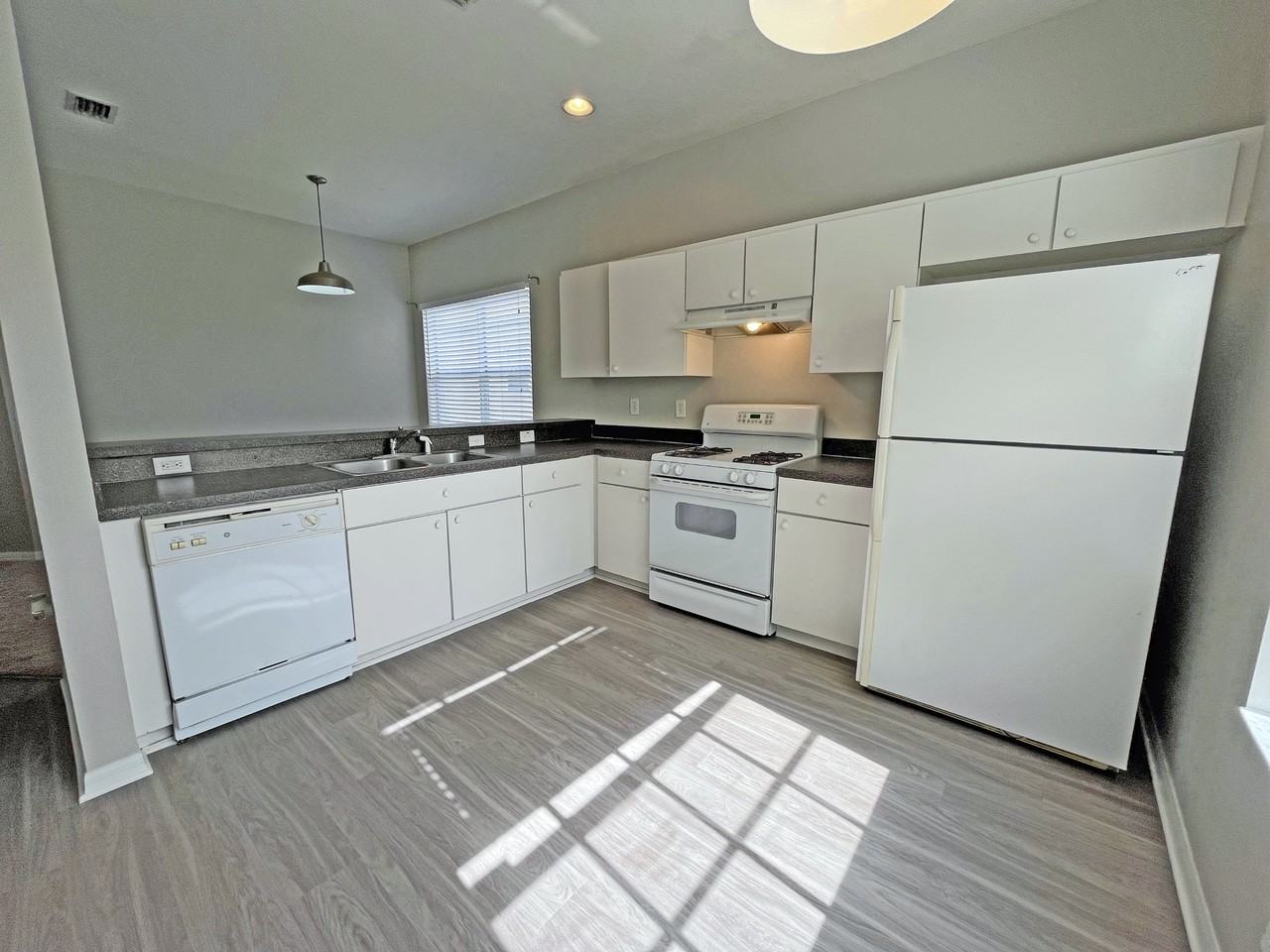 24925 Vintage Ct - Photo 4 of 38