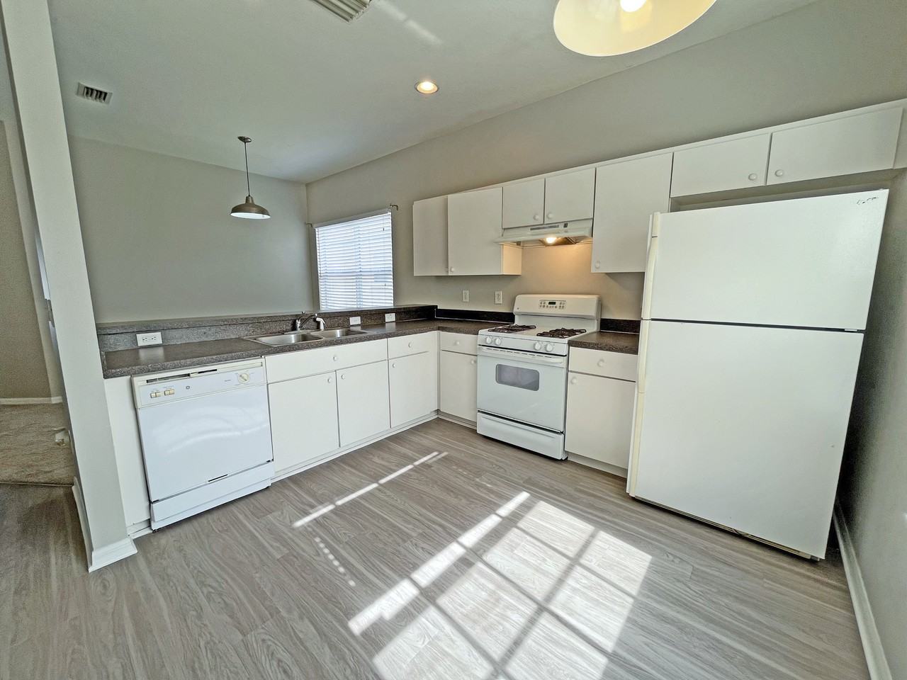 24925 Vintage Ct - Photo 6 of 38