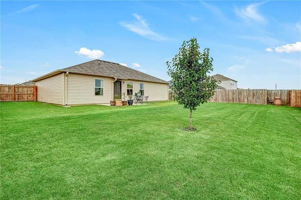 721 Nw 68th Ave - Photo 5 of 5