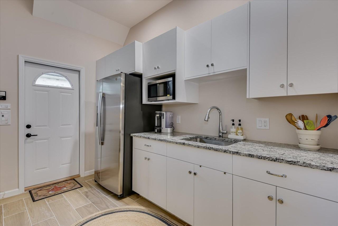 651 Oak Meadow Ln - Photo 6 of 29