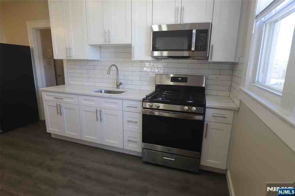 549 2nd Avenue ##3 - Photo 6 of 16