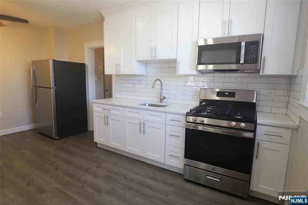 549 2nd Avenue ##3 - Photo 7 of 16