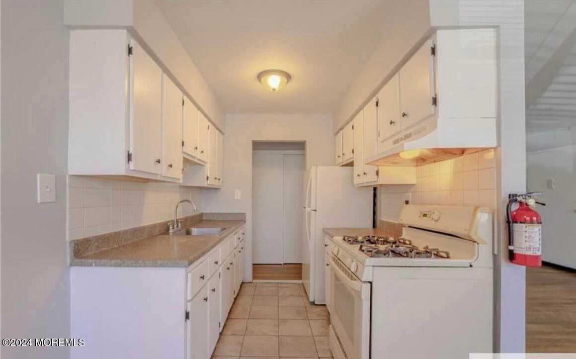 28 Manchester Ct - Photo 7 of 23