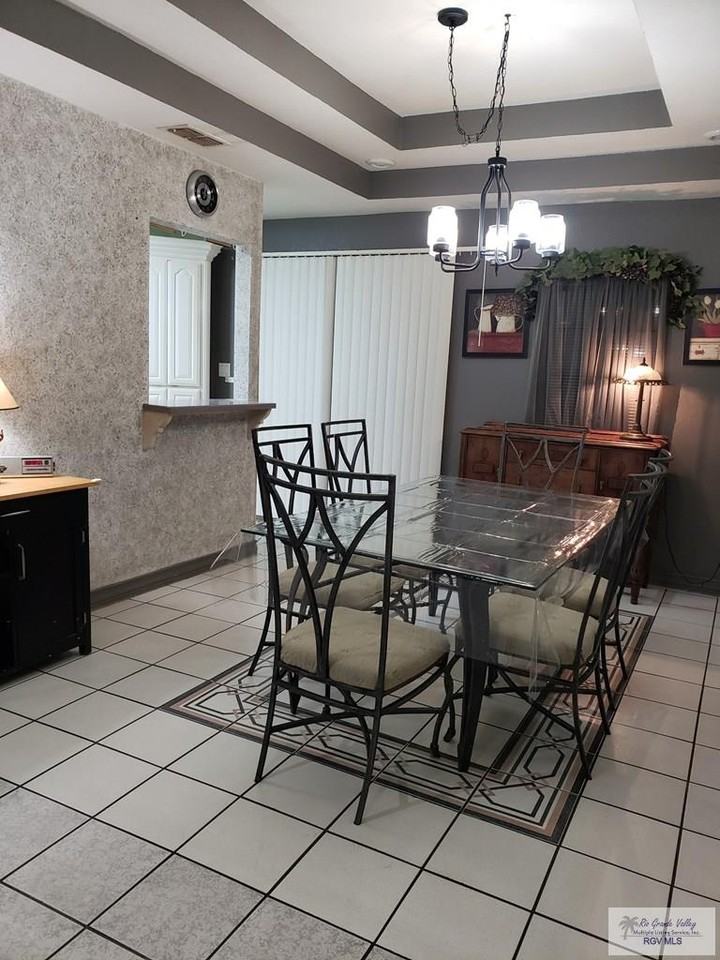 1618 Monterrey Dr - Photo 3 of 19