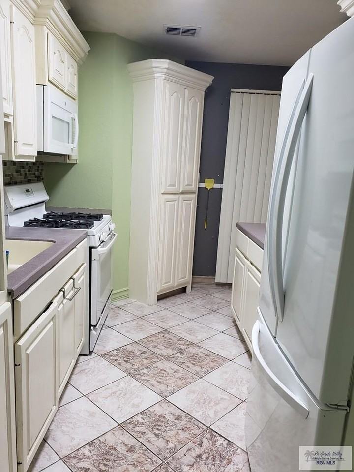 1618 Monterrey Dr - Photo 4 of 19