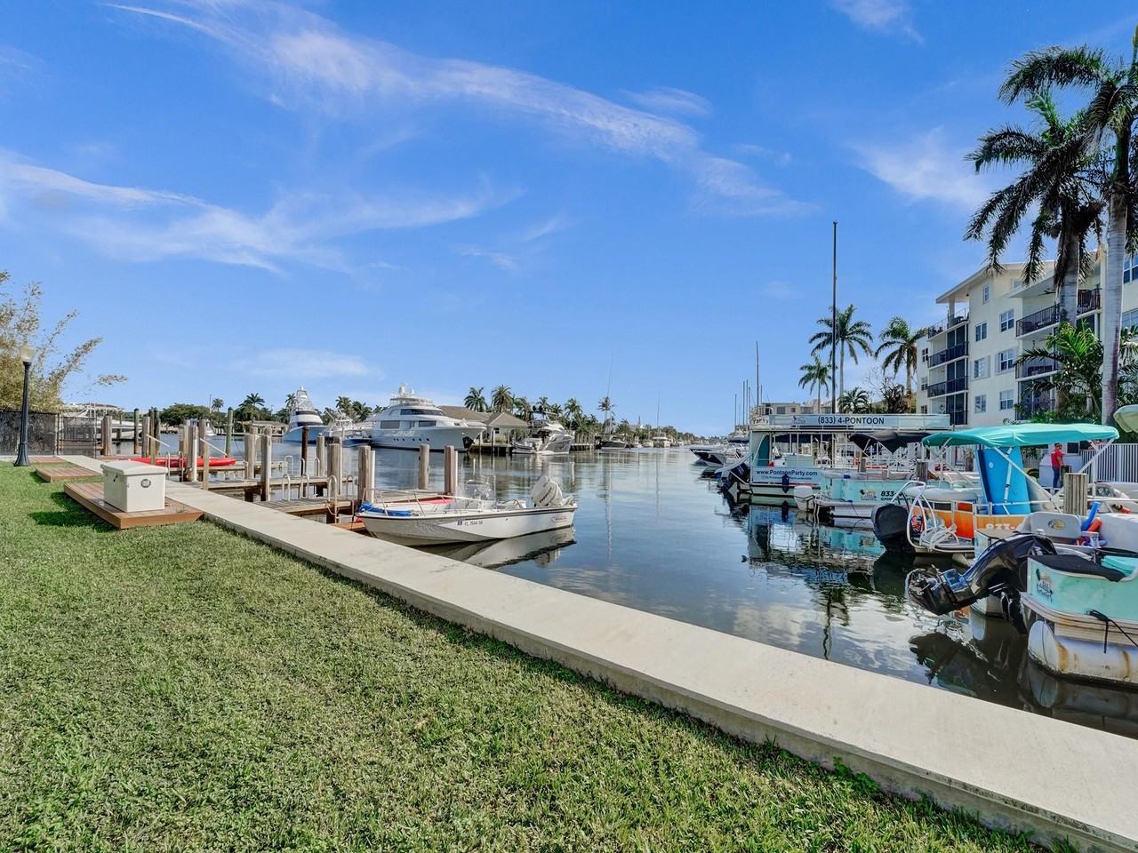 1115 Se 14th Pl - Photo 2 of 28