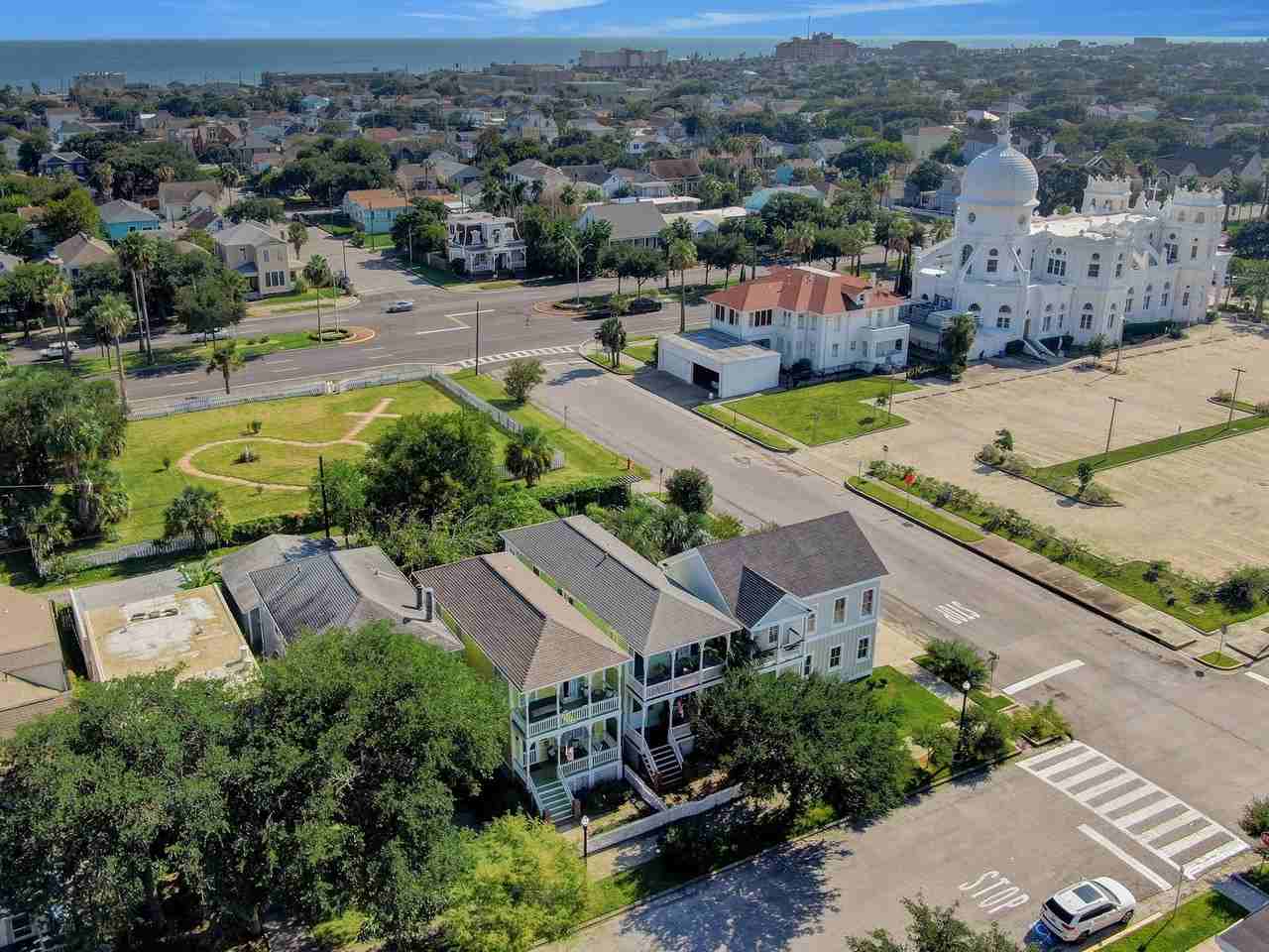 1221 Sealy St - Photo 2 of 34